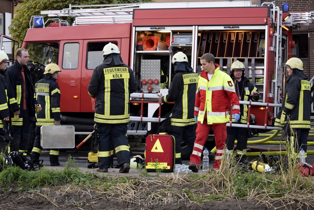 Feuer 2 Vollbrand Reihenhaus Roggendorf Berrischstr P099.JPG - Miklos Laubert